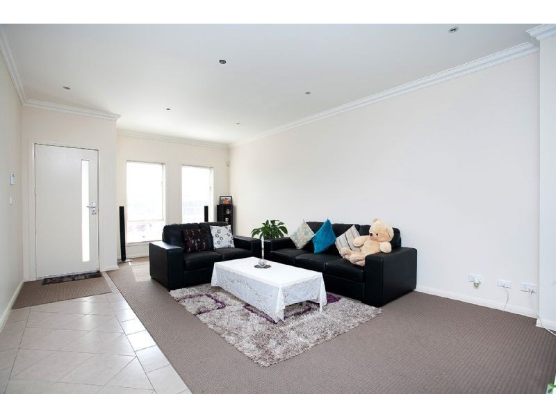 2/18 Kate Street, St Albans VIC 3021