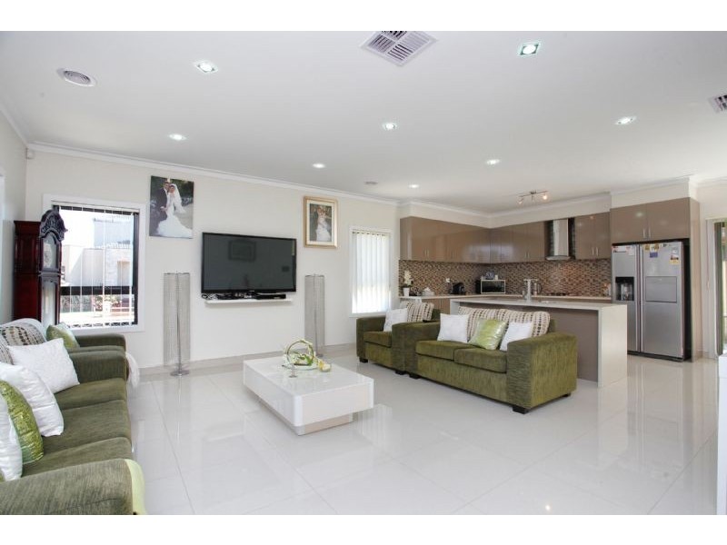 16 Manny Paul Circuit, Burnside Heights VIC 3023