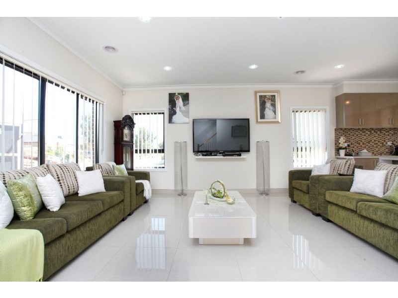 16 Manny Paul Circuit, Burnside Heights VIC 3023