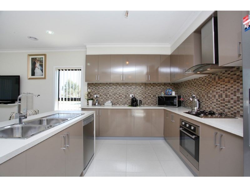 16 Manny Paul Circuit, Burnside Heights VIC 3023