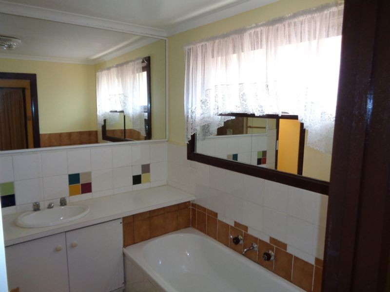 50 Kinterbury Drive, Kings Park VIC 3021