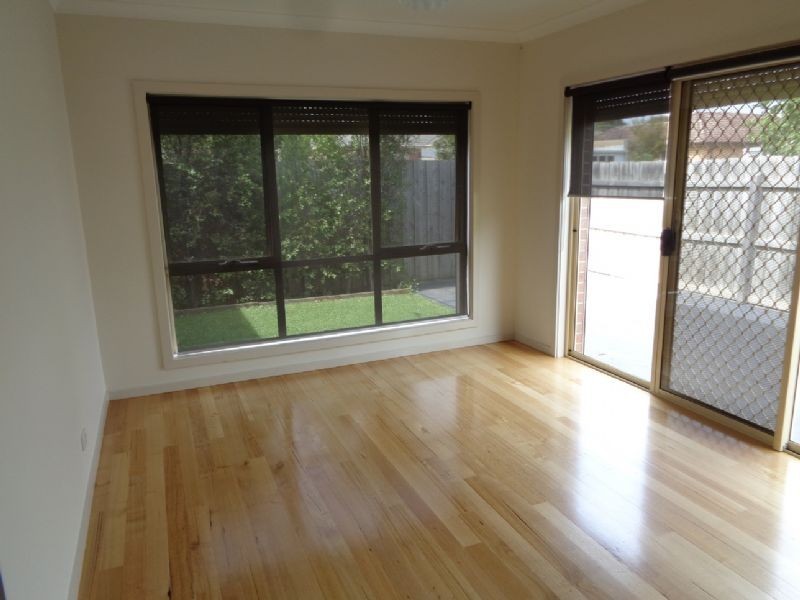 2/40 Harmon Avenue, St Albans VIC 3021
