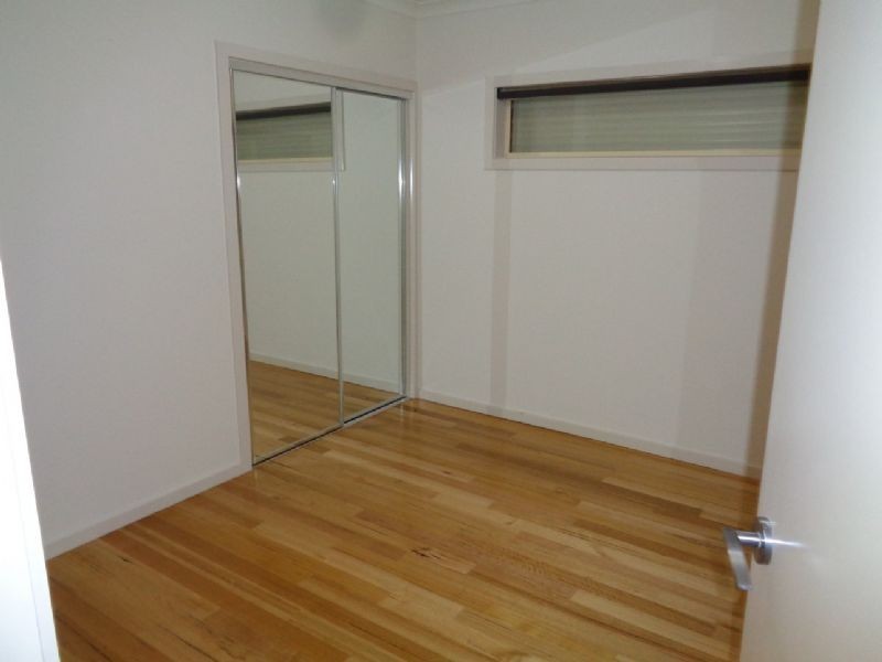2/40 Harmon Avenue, St Albans VIC 3021