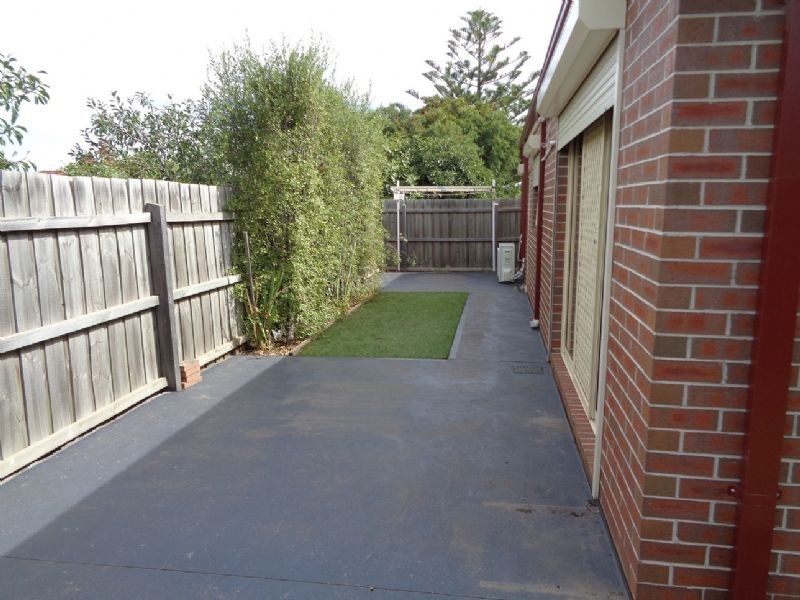 2/40 Harmon Avenue, St Albans VIC 3021