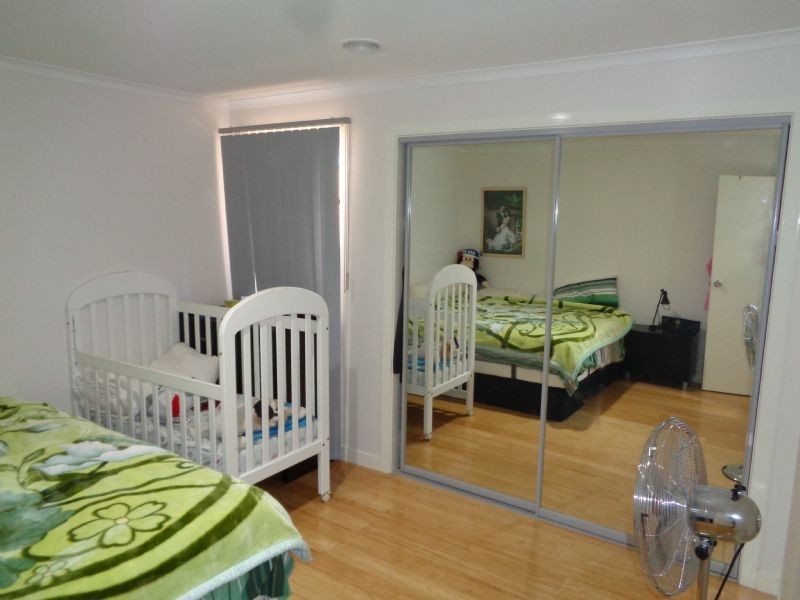 2/18 George Street, St Albans VIC 3021