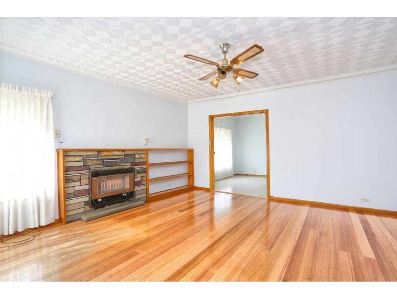 19 Salmond Street, Deer Park VIC 3023