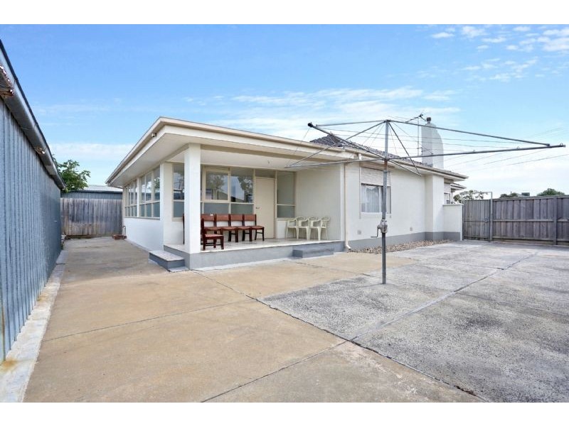 19 Salmond Street, Deer Park VIC 3023
