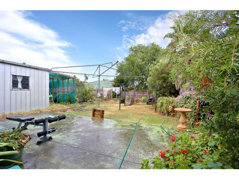 12 Blendon Avenue, St Albans VIC 3021