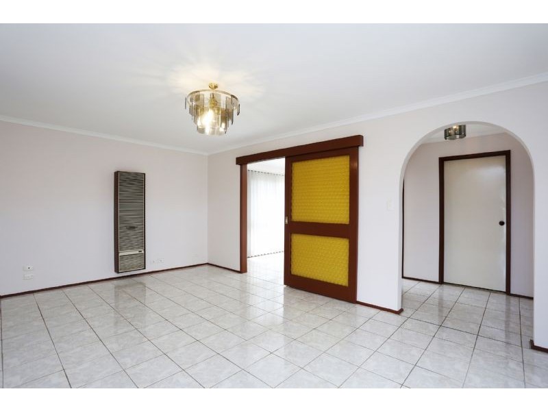61 Denton Avenue, St Albans VIC 3021
