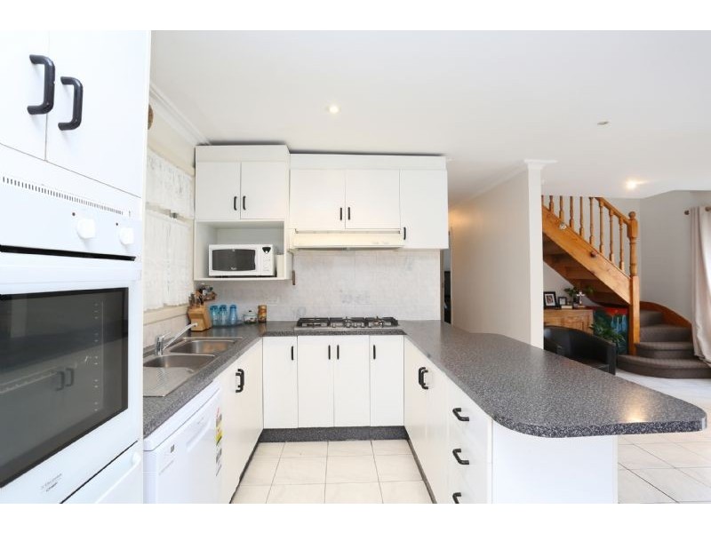 2 Station Avenue, St Albans VIC 3021