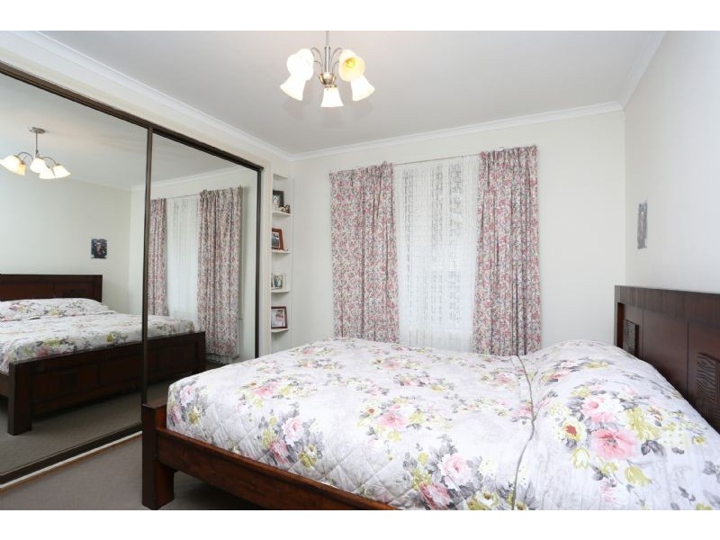 2 Station Avenue, St Albans VIC 3021