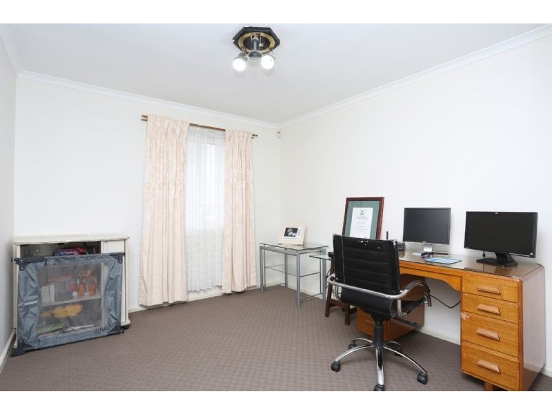 2 Station Avenue, St Albans VIC 3021