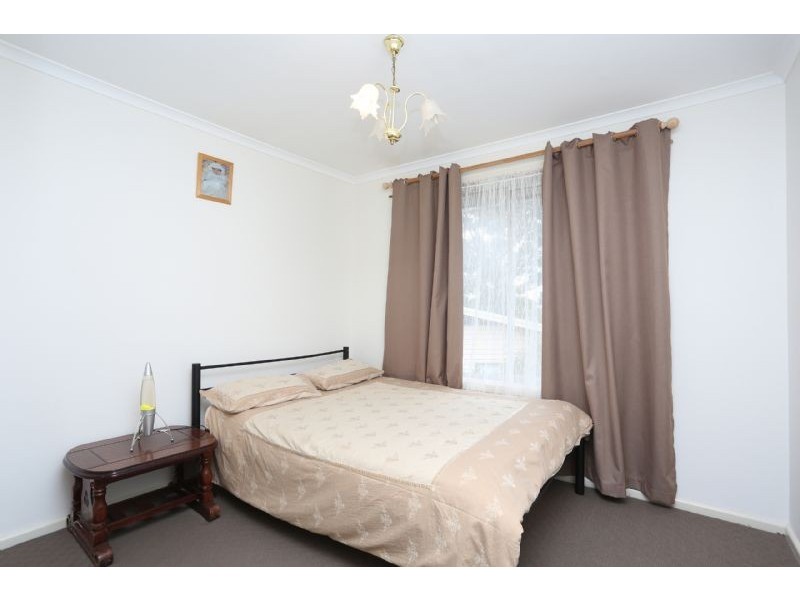 2 Station Avenue, St Albans VIC 3021