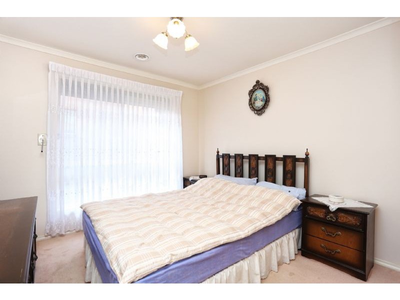 4 Burns Avenue, St Albans VIC 3021