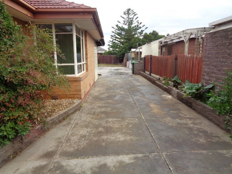 55 Errington Road, St Albans VIC 3021