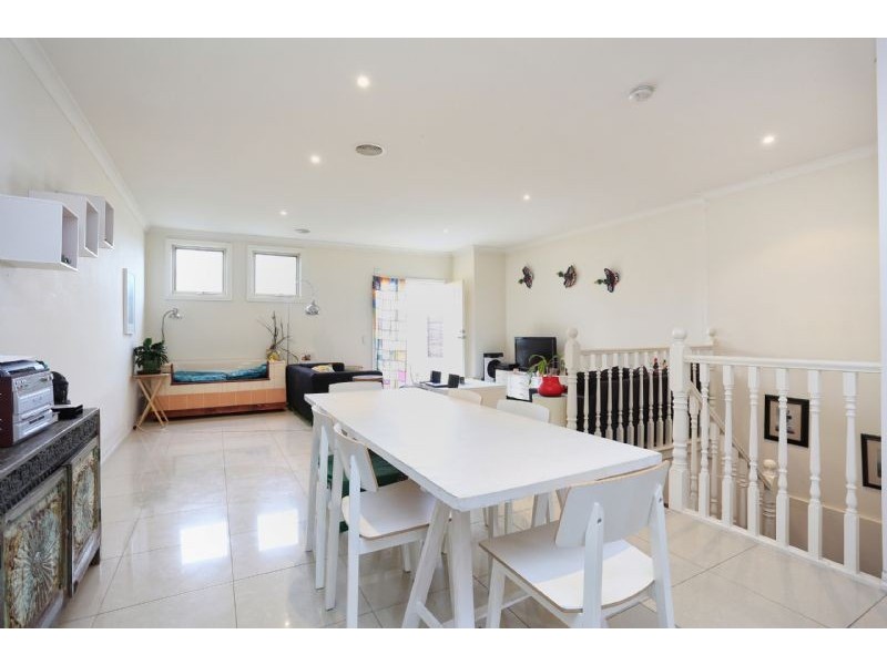 10/2 McArthur Avenue, St Albans VIC 3021