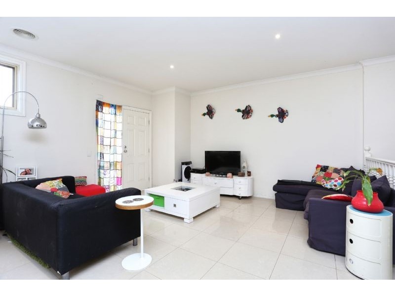 10/2 McArthur Avenue, St Albans VIC 3021