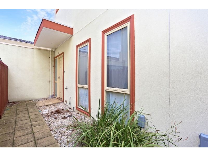10/2 McArthur Avenue, St Albans VIC 3021