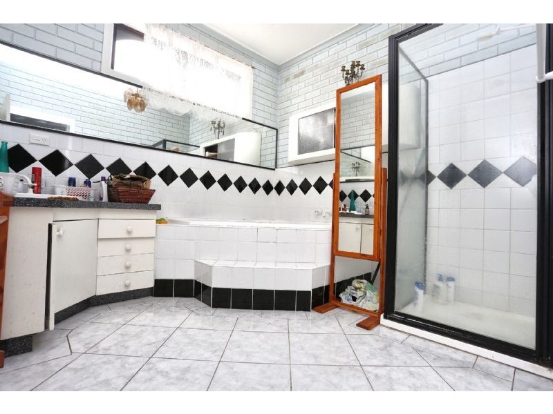 1 Thornhill Drive, Keilor Downs VIC 3038