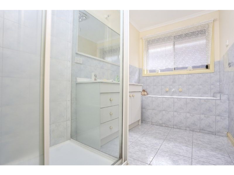 2/9 Ralph Avenue, St Albans VIC 3021