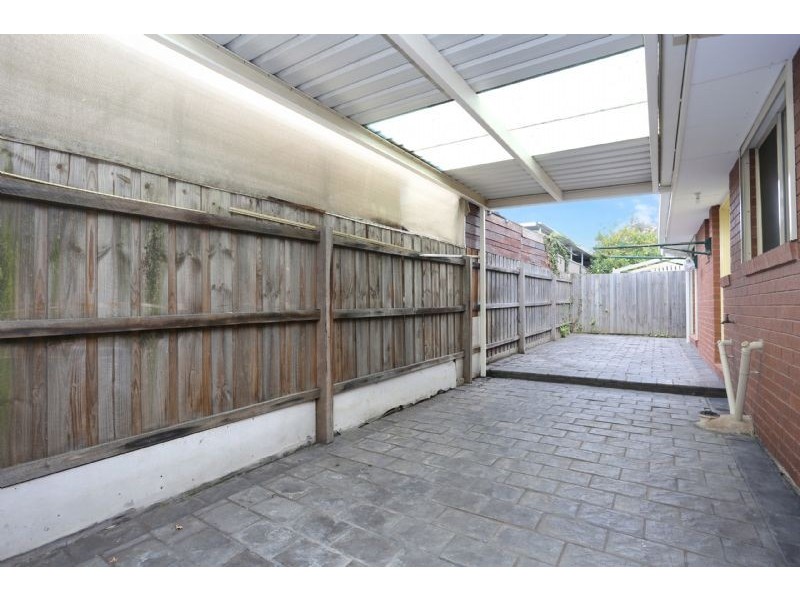 2/9 Ralph Avenue, St Albans VIC 3021