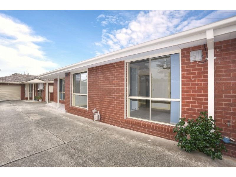 2/9 Ralph Avenue, St Albans VIC 3021