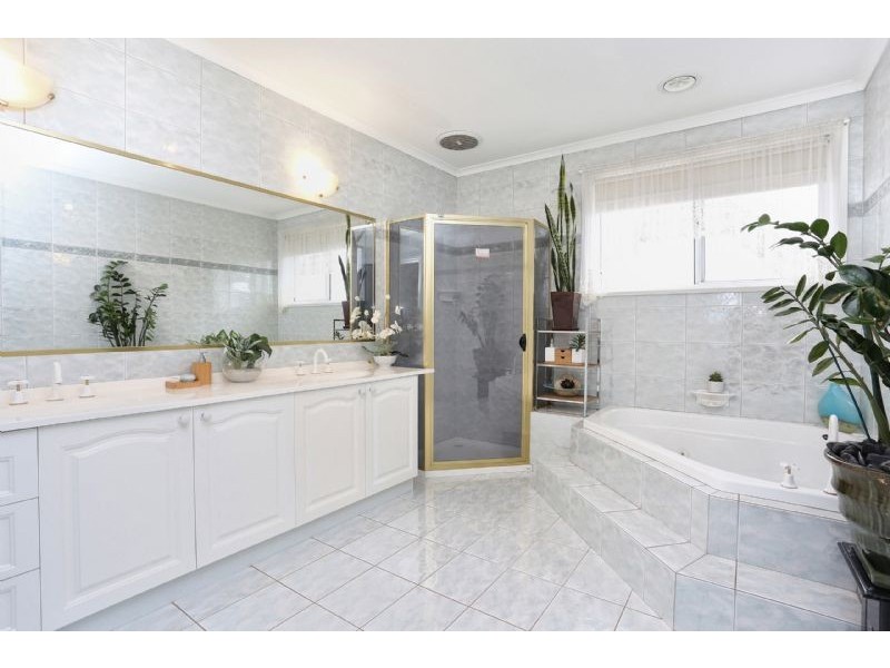 22 Wilmot Drive, Delahey VIC 3037