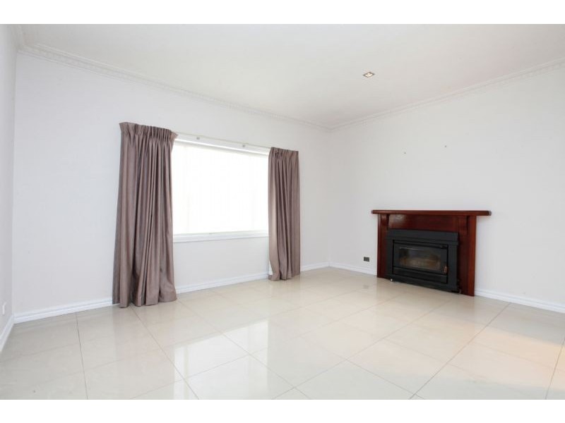 1 Baynton Avenue, Sunshine North VIC 3020