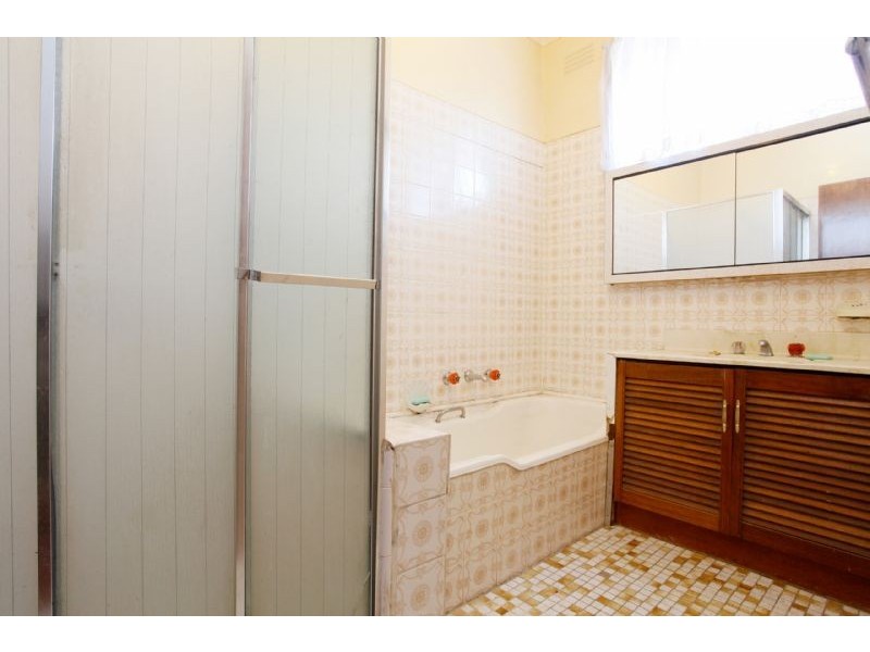 11 Marsden Crescent, St Albans VIC 3021