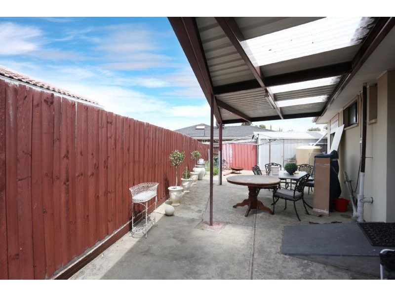 15 Camelia Street, Kings Park VIC 3021