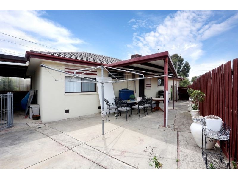 15 Camelia Street, Kings Park VIC 3021