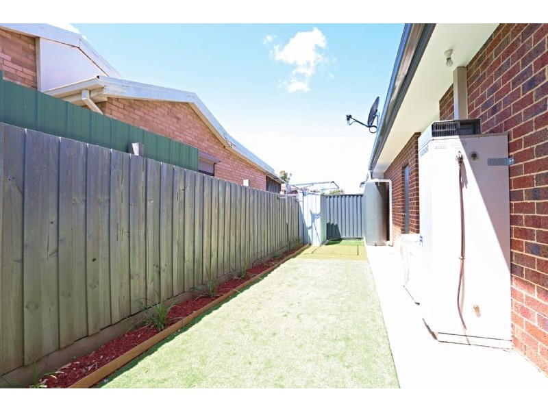 1/46 Kings Road, St Albans VIC 3021