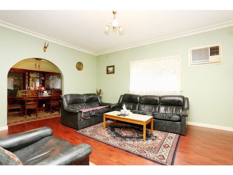 8 Thomas Street, St Albans VIC 3021