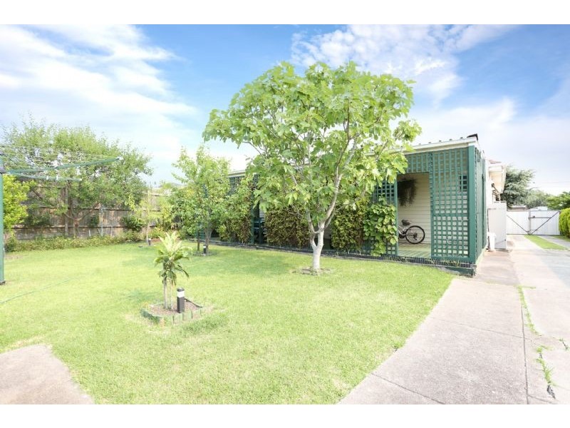 8 Thomas Street, St Albans VIC 3021