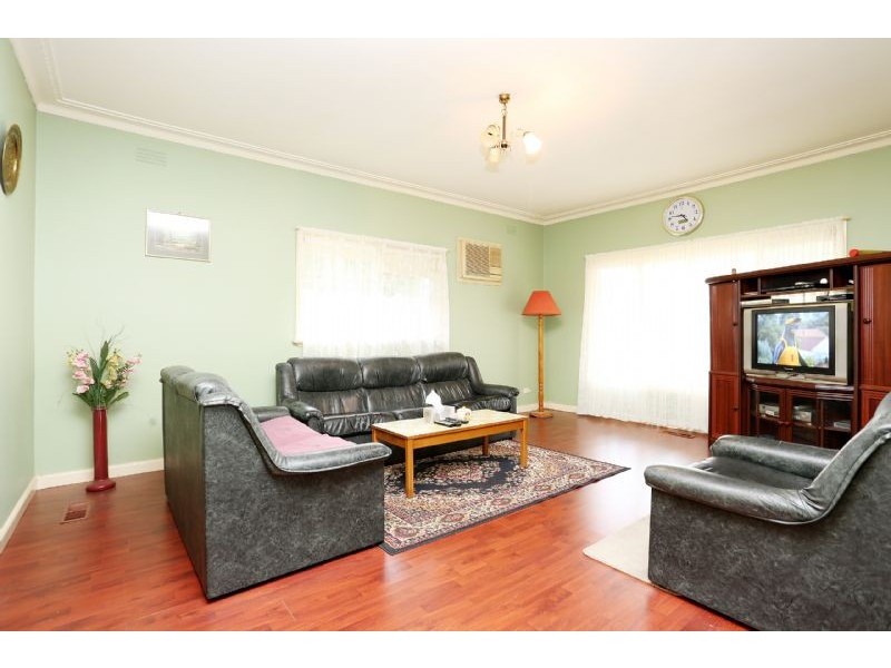 8 Thomas Street, St Albans VIC 3021