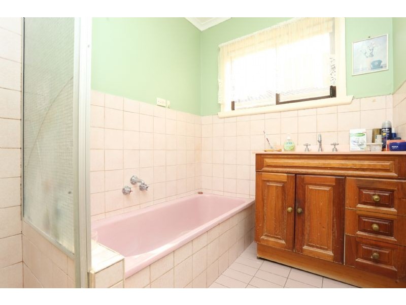 8 Thomas Street, St Albans VIC 3021