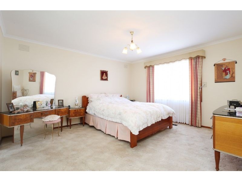 15 Harefield Crescent, Kealba VIC 3021