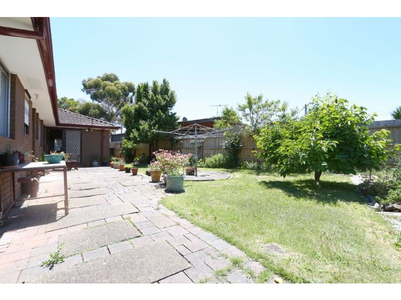 15 Harefield Crescent, Kealba VIC 3021