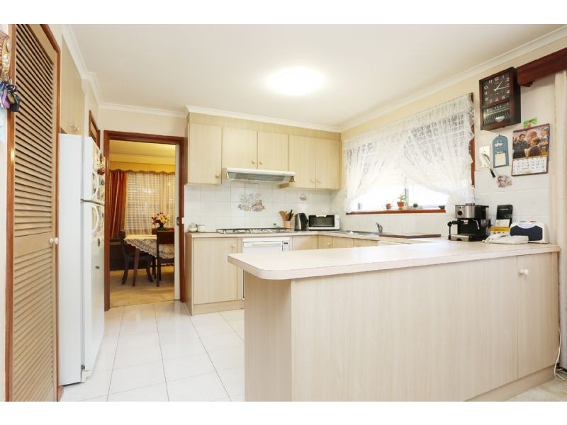 15 Harefield Crescent, Kealba VIC 3021