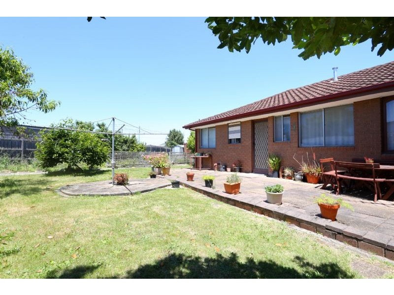 15 Harefield Crescent, Kealba VIC 3021