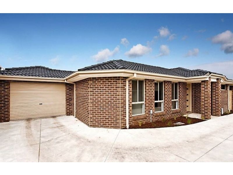 2/18 Magnus Street, St Albans VIC 3021