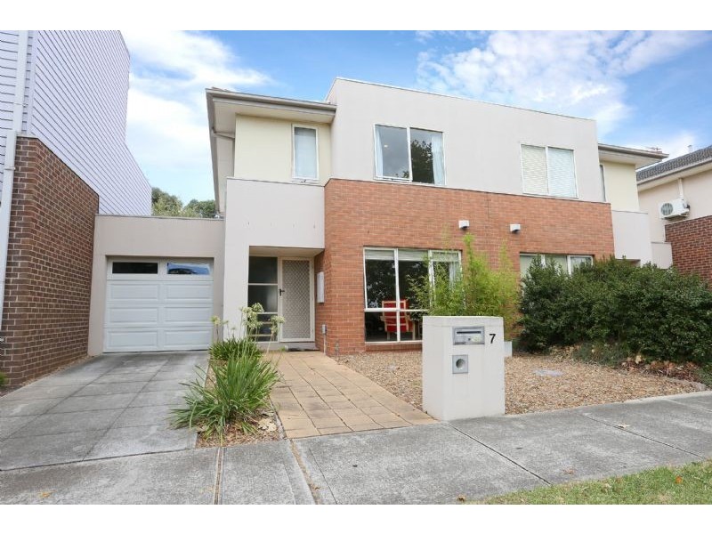 7 Wentworth Drive, Taylors Lakes VIC 3038