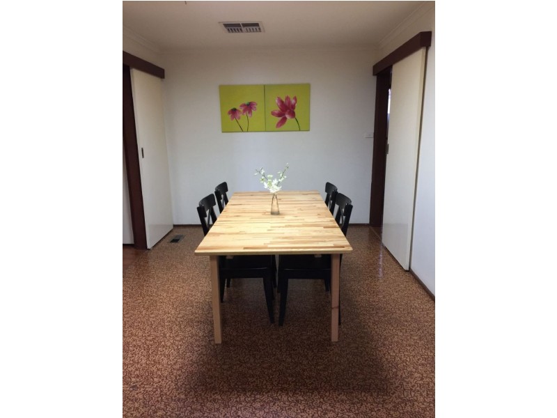 32 Pottenger Way, St Albans VIC 3021