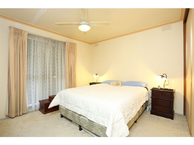 9 Seville Court, Kings Park VIC 3021