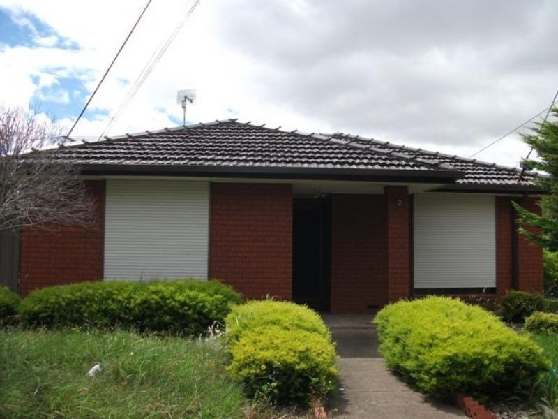 1/2 Lahy Street, St Albans VIC 3021