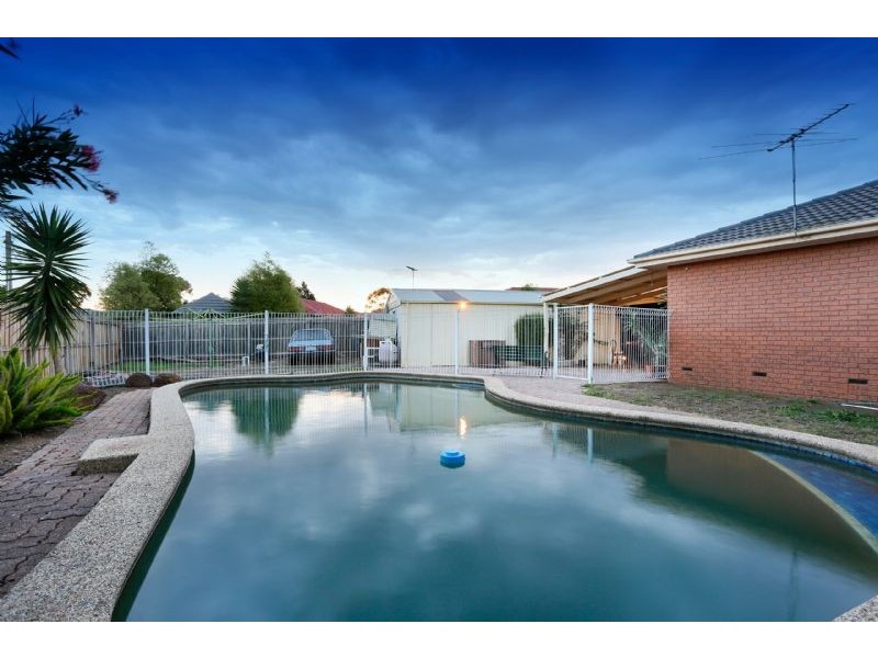 21 Entally Drive, Albanvale VIC 3021