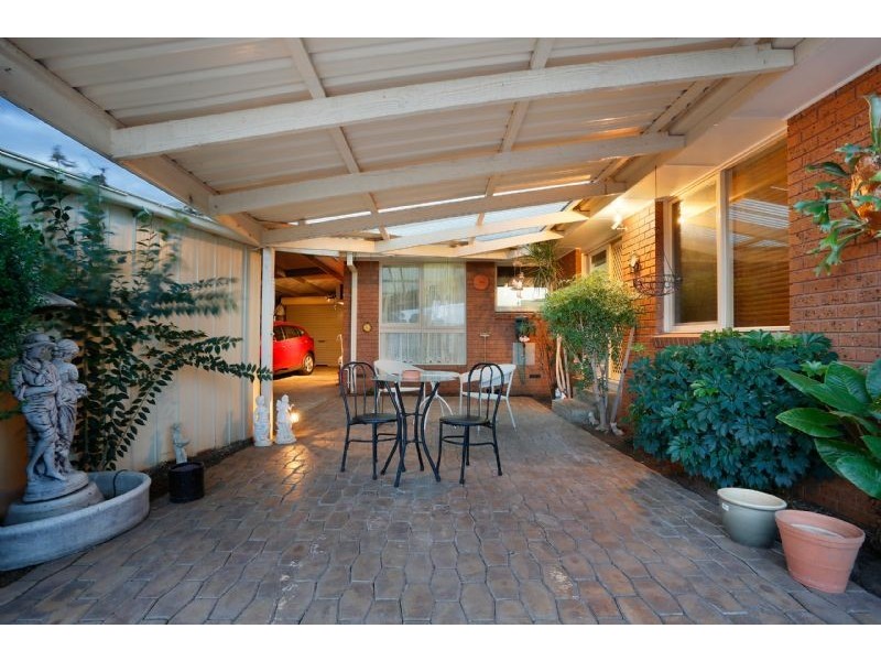 21 Entally Drive, Albanvale VIC 3021