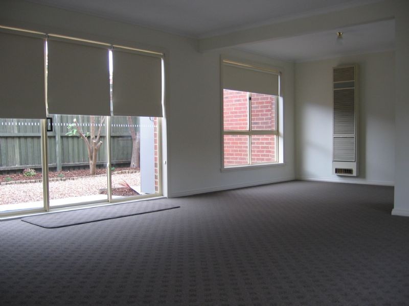 2/21 WATT STREET, Sunshine VIC 3020