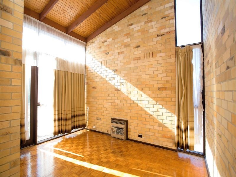 10/10 BURNEWANG STREET, Sunshine VIC 3020