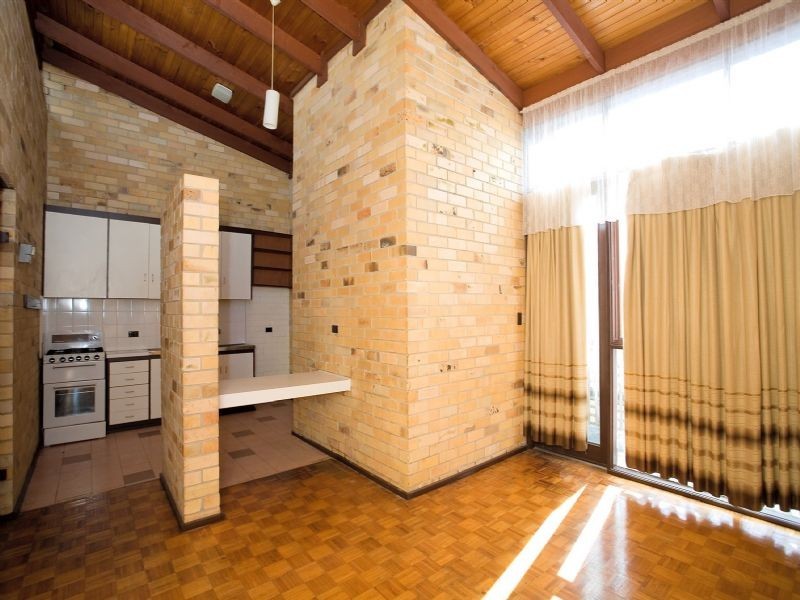 10/10 BURNEWANG STREET, Sunshine VIC 3020